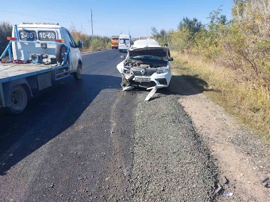 Водитель ВАЗ-21043 врезался в «Рено» 