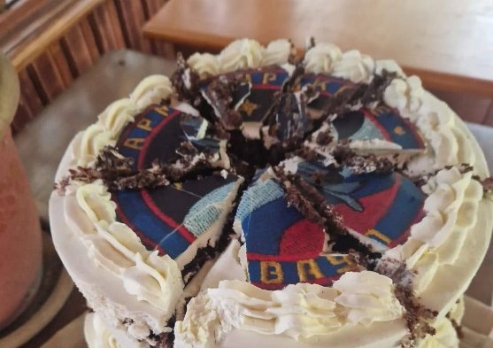 Военным летчикам доставили отравленный торт 