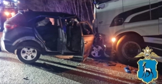 Водитель и три пассажира легкового автомобиля погибли