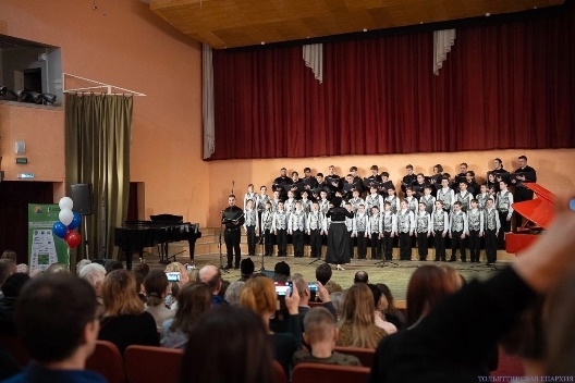 Завершился концерт выступлением сводного хора музыкальной школы