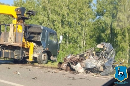 Водитель автомобиля ВАЗ-2115 погиб на месте 