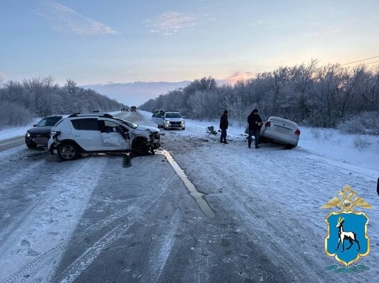 Водитель Renault Sandero погиб до приезда медиков