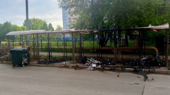 Контейнерная площадка на Черемшанской после поджога