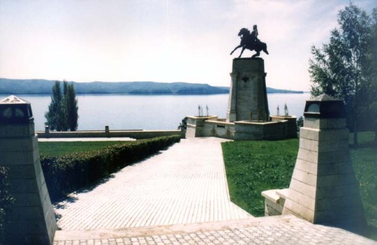 Памятник основателю города В.Н. Татищеву
