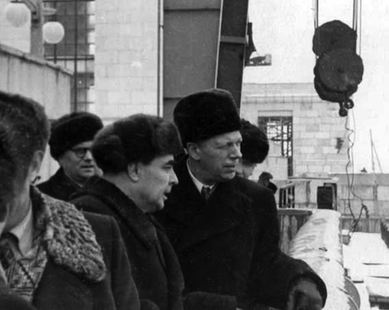 Секретарь ЦК КПСС Л.И. Брежнев на строящейся ГЭС