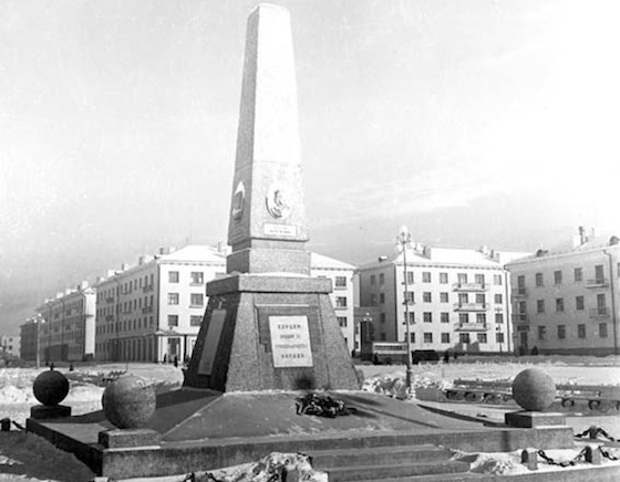 Памятник на пл. Свободы – В.И. Жилину и др. 1960-е гг.