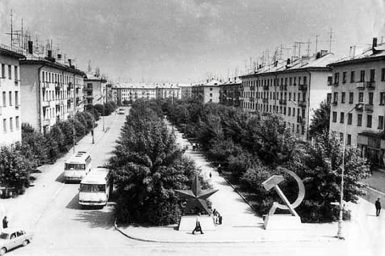 Вид с пл. Свободы на Молодёжный бульвар. 1970-е
