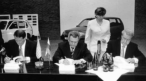 Подписание договора о создании СП, 27 июня 2001 г.