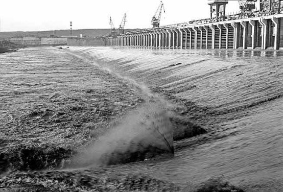 Момент затопления котлована Саратовской ГЭС    