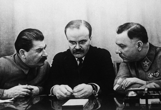 Иосиф Сталин, Вячеслав Молотов и Климент Ворошилов
