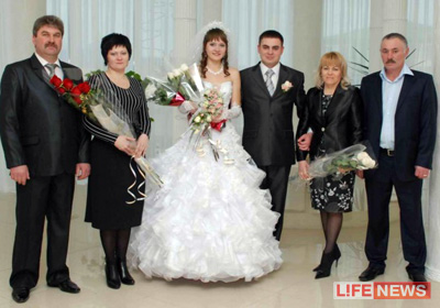 Серевер Аметов (крайний справа) с семьей