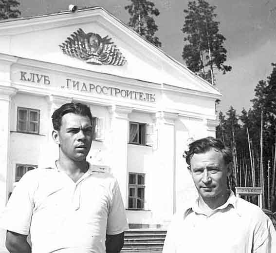Автор проекта гостиницы Аркадий Эстулин (справа)
